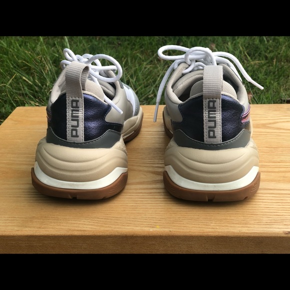 Thunder Electric Women's Sneakers - Picture 2 of 6